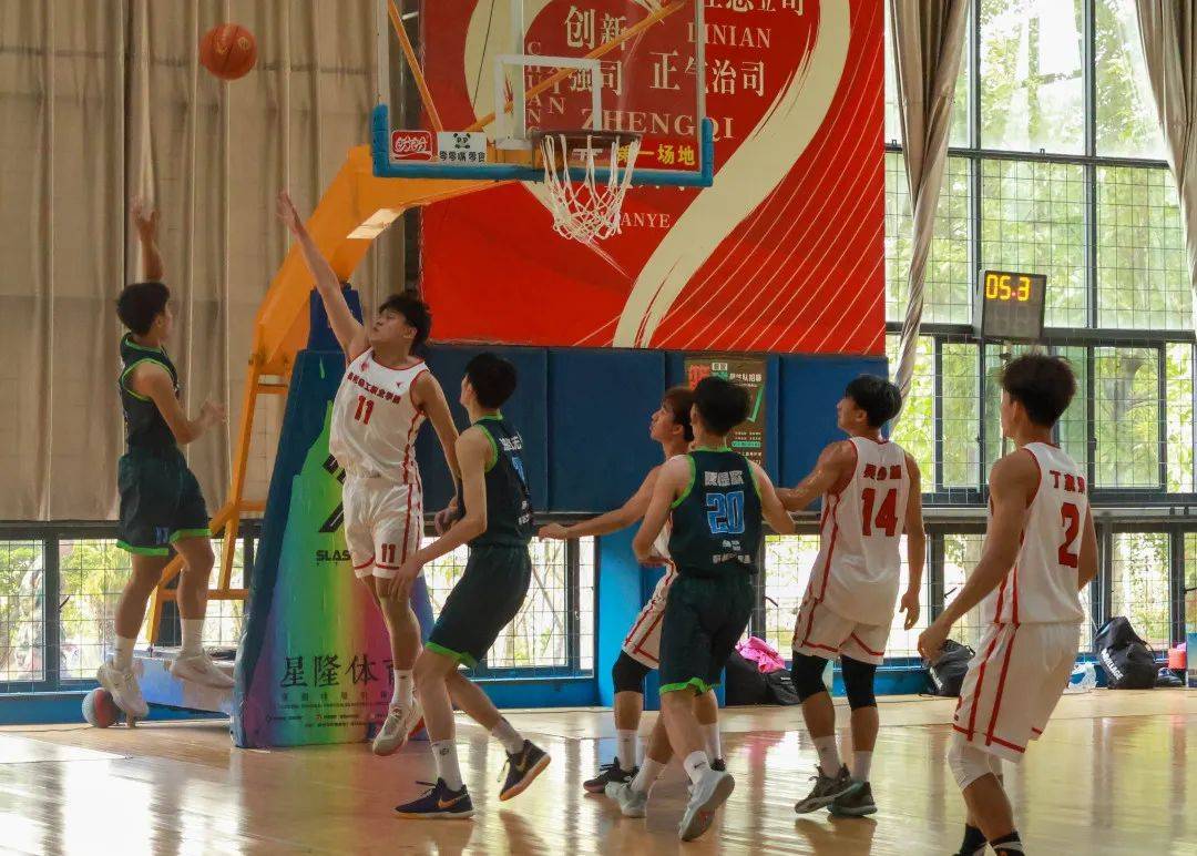 开云体育-莱万多夫斯基迎来十二赛季出色发挥，中国队观众热烈欢呼！赛场气氛高涨的简单介绍-开云体育