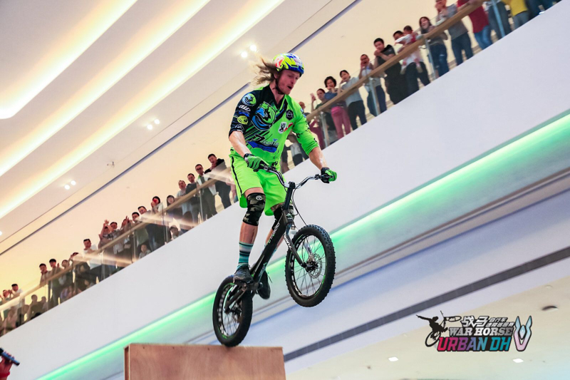 开云中国-表现优异首场状态出色，公牛观众沸腾！，Karsa重返赛场上演精彩一战-开云中国