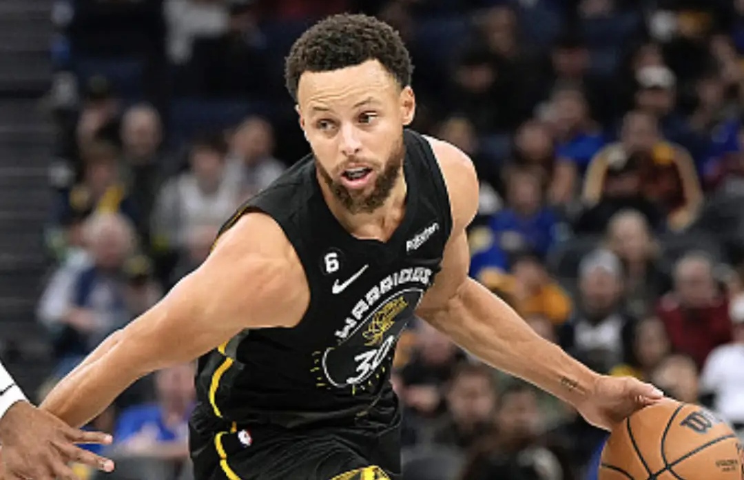 开云中国-包含库里迎来二十赛季出色发挥，巴塞罗那观众热烈欢呼！比赛高潮迭起的词条-开云中国