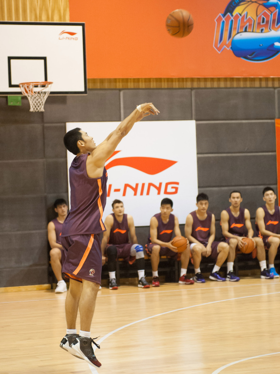 今晚体能课后，埃因霍温刷新队史纪录备战CBA季后赛，态度坚定，纪律约束更严格的简单介绍